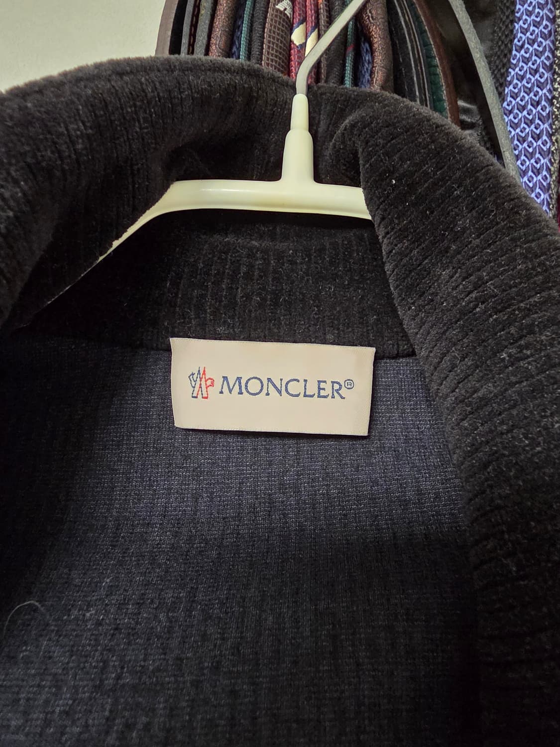 몽클레어 벨벳 니트 패딩 집업 8G00027  상품이미지7