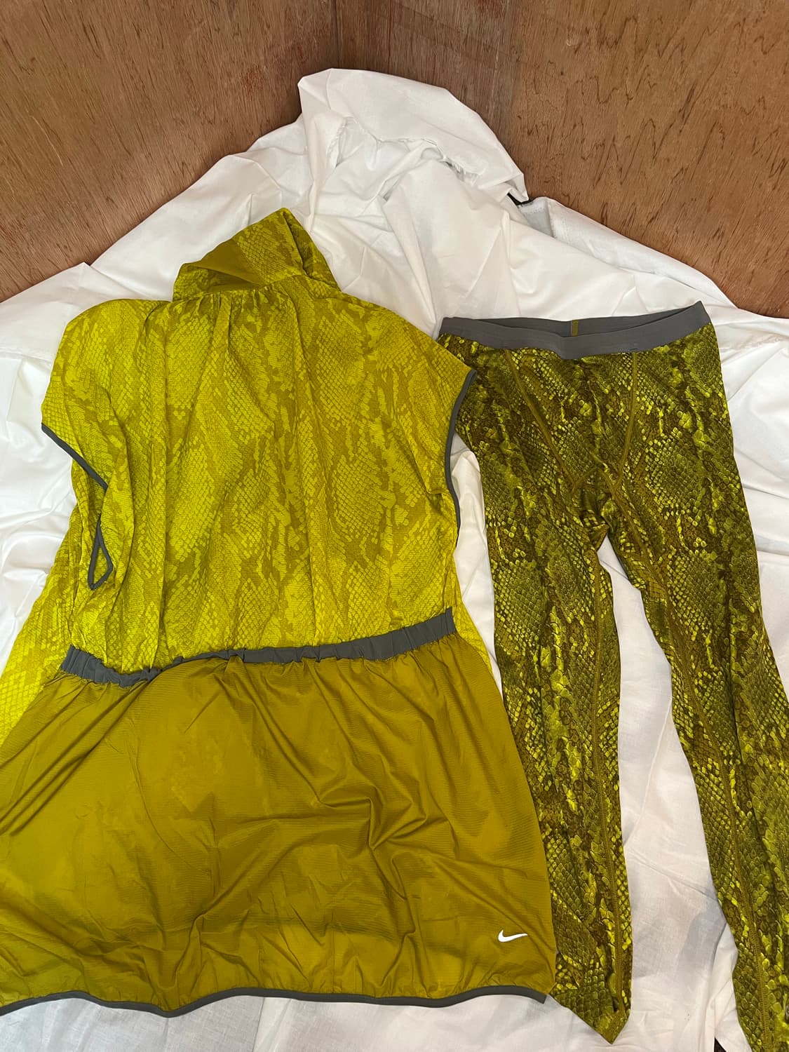 나이키 x 언더커버 갸쿠소우 스네이크 패턴 러닝 셋업 상품이미지2