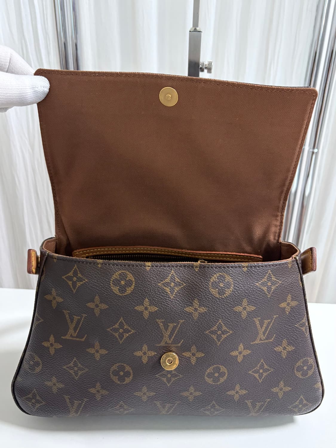 루이비통 루핑 숄더백 상품이미지8