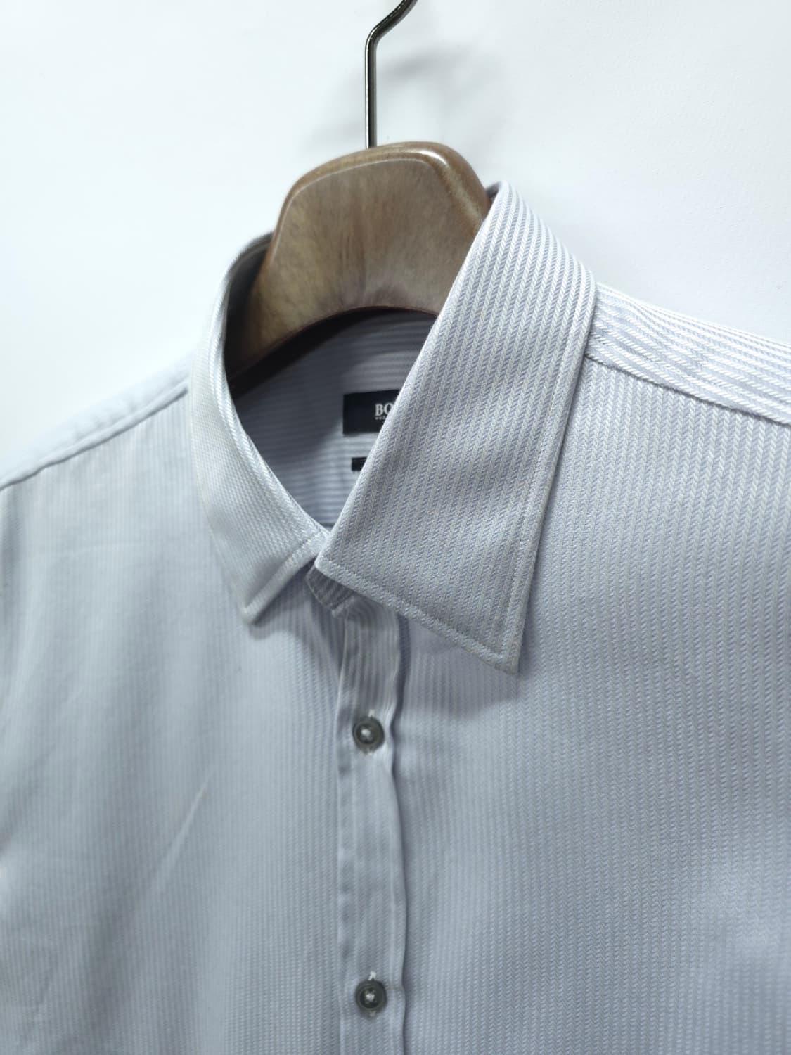 휴고보스 슬림핏 톤앤톤 스트라이프 셔츠 상품이미지4