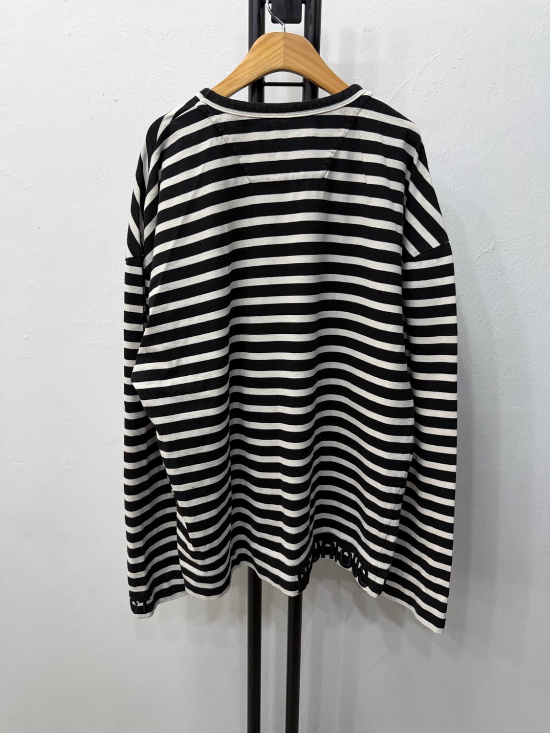 정품) 준지 오버핏 자수 레터링 긴팔티 44 상품이미지5