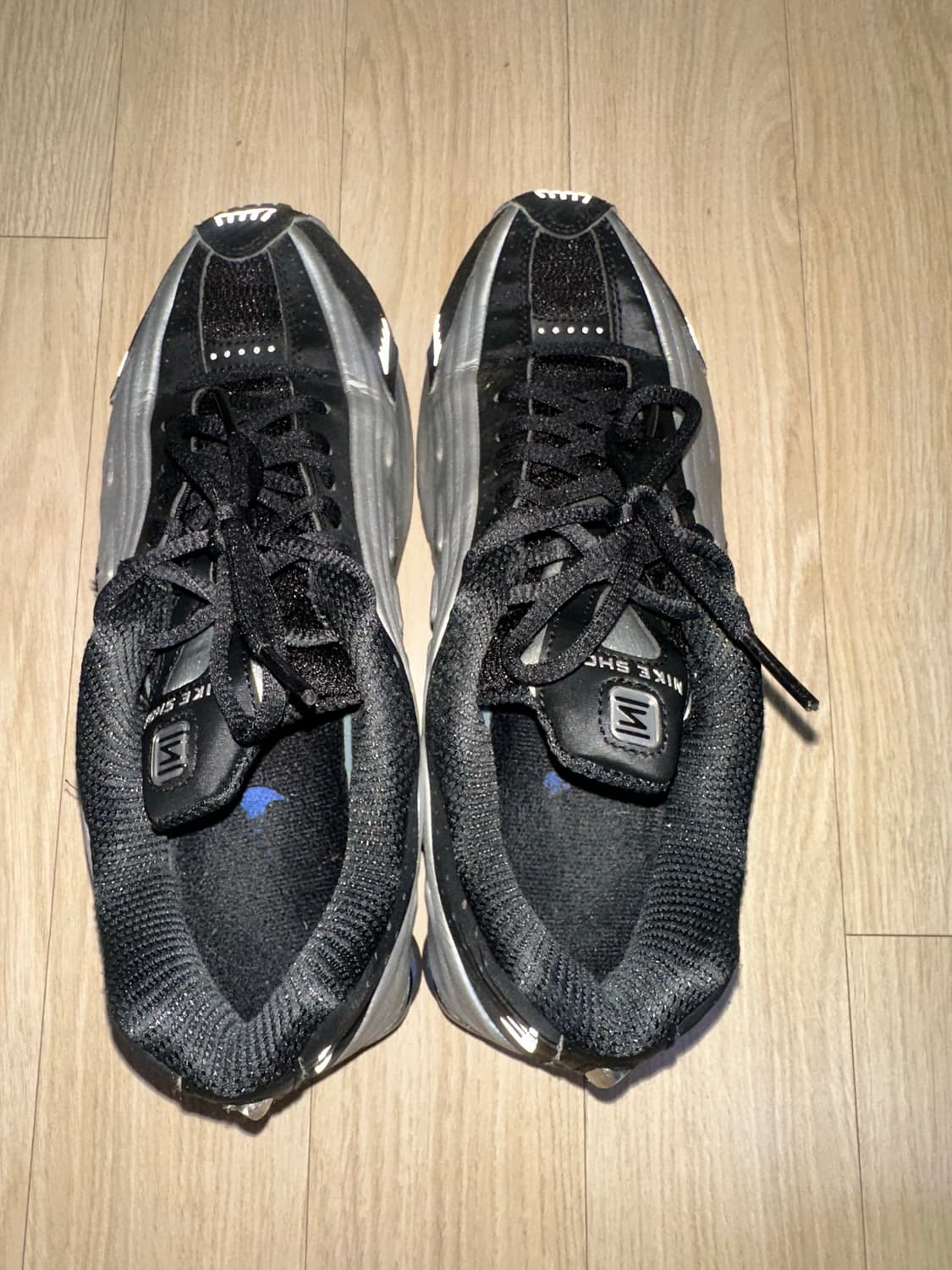 나이키 샥스 R4 메탈릭 실버 앤 블랙 상품이미지4