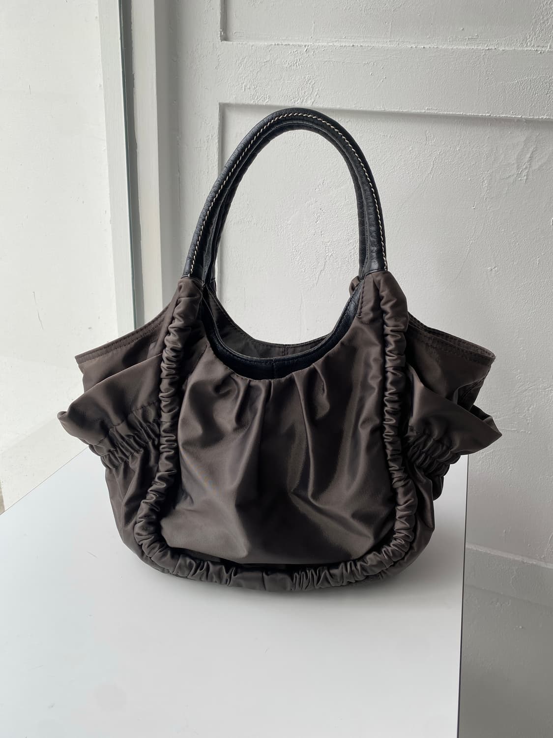 [Y’saccs] 셔링 토트백 상품이미지2