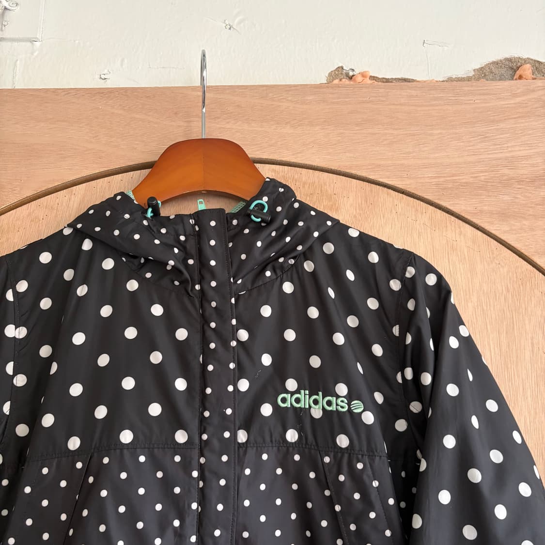 아디다스 네오 라벨 물방울 패턴 후드 바람막이 상품이미지2