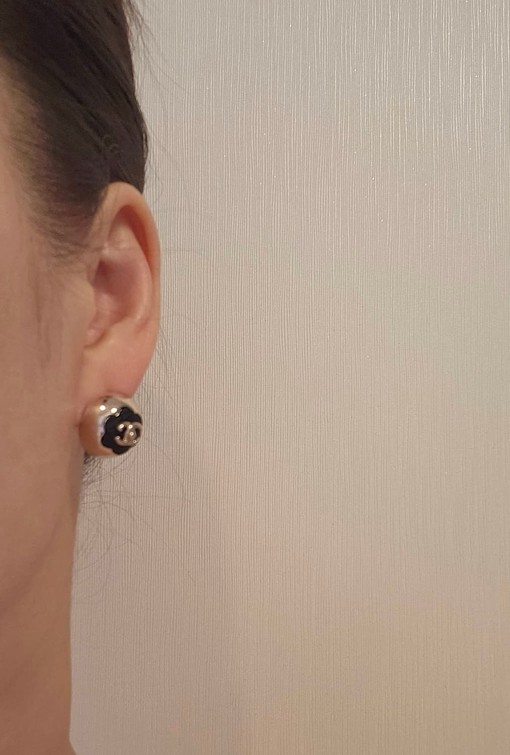 샤넬 블랙 투톤 까멜리아 CC 턴락 볼 귀걸이 업사이클링 상품이미지7