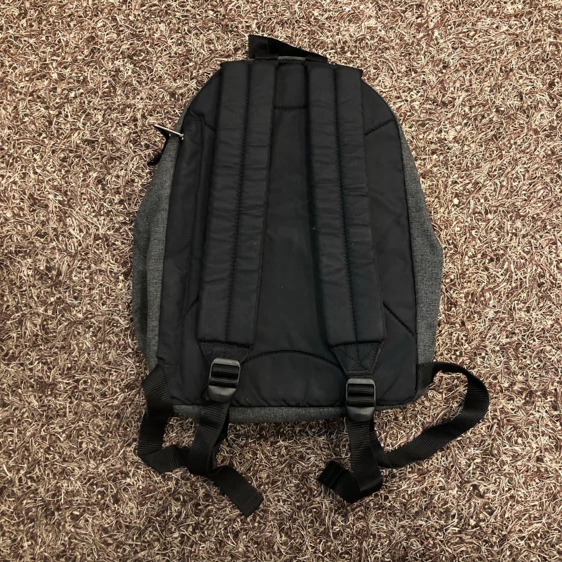 이스트팩 그레이 백팩 상품이미지3