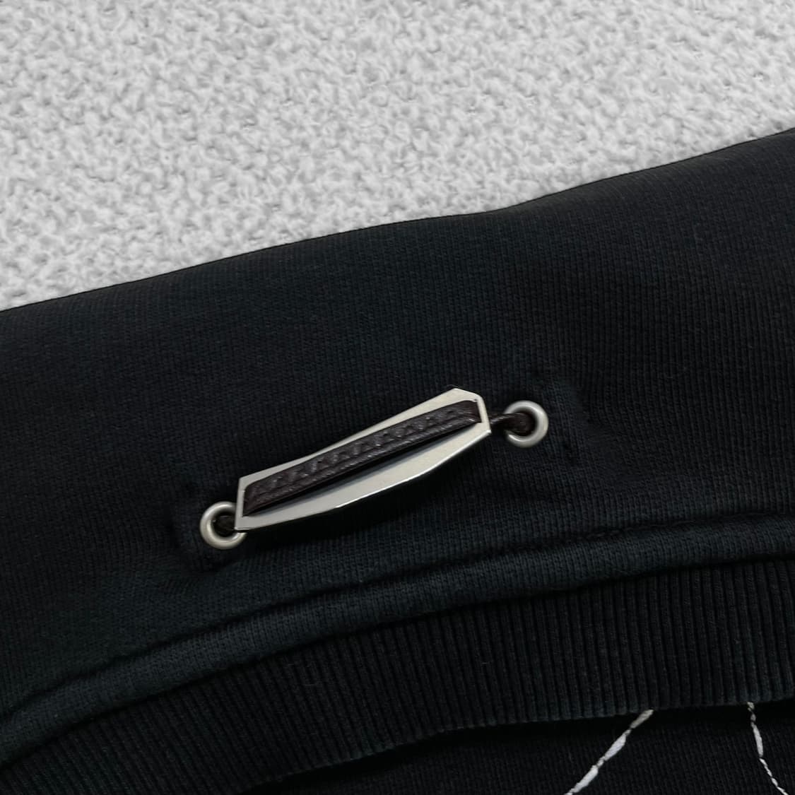 앤더슨벨 유니섹스 핫 스프링스 크루넥 맨투맨 블랙 상품이미지4