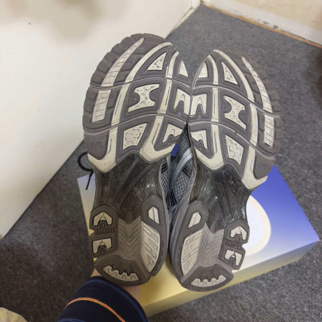 아식스 더뮤지엄비지터 콜라보 275사이즈 상품이미지6