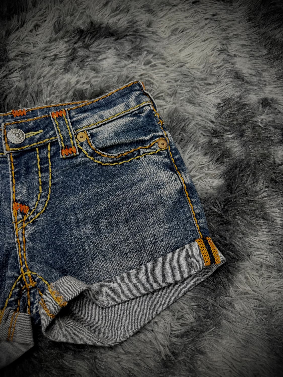 True Religion 오렌지 스티치 데님 숏팬츠 상품이미지4