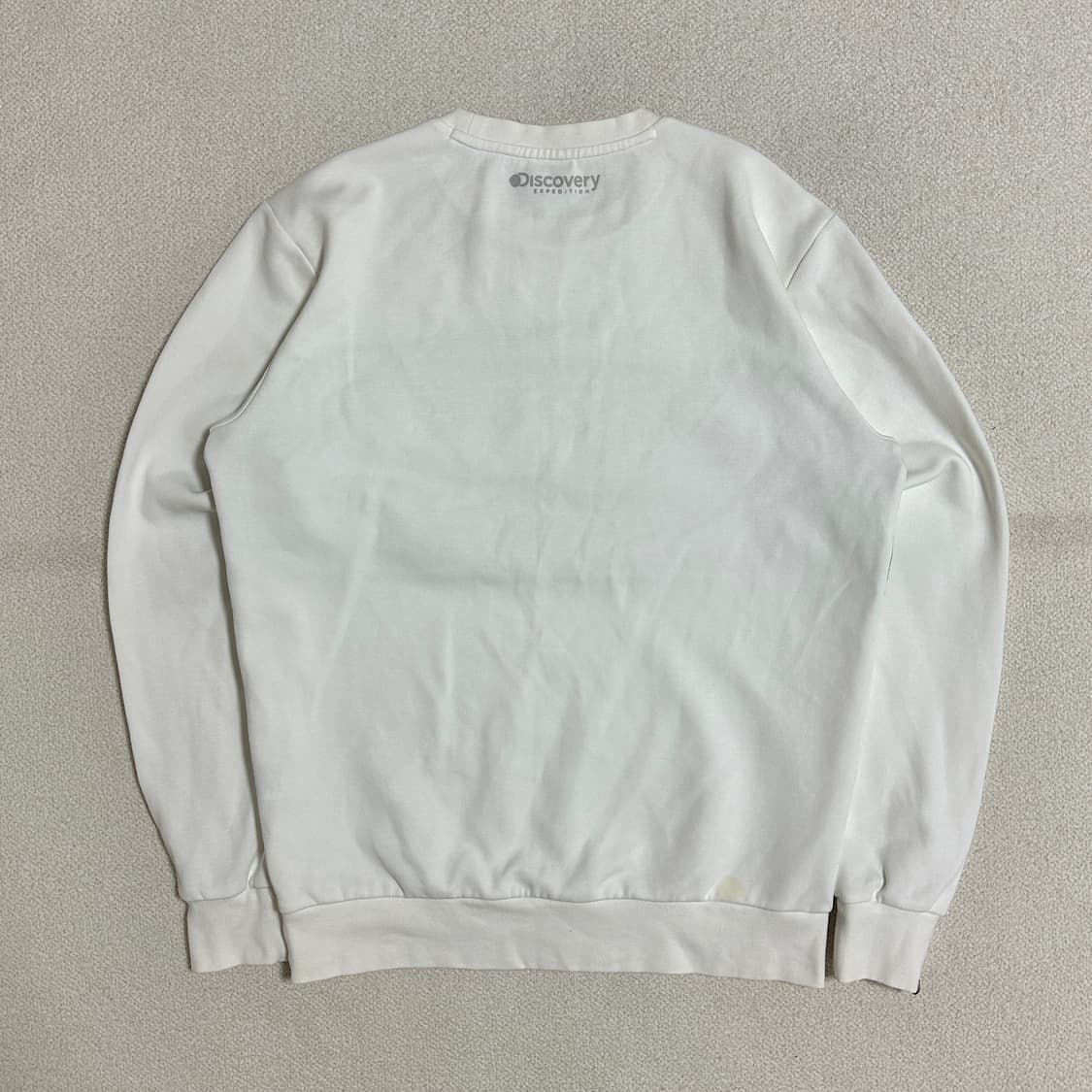 디스커버리 엠보 로고 맨투맨 상품이미지3