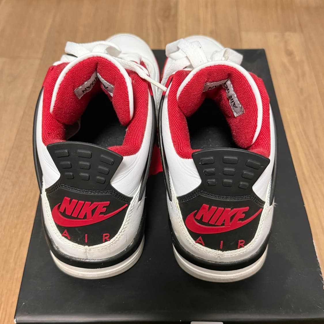 에어 조던4 파이어레드 270 상품이미지3