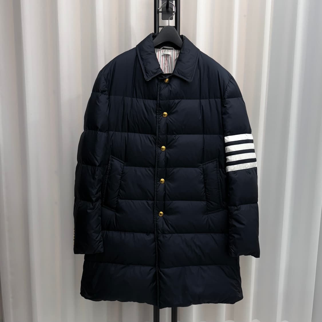 [3] 톰브라운 사선완장 금장 롱 패딩 상품이미지1