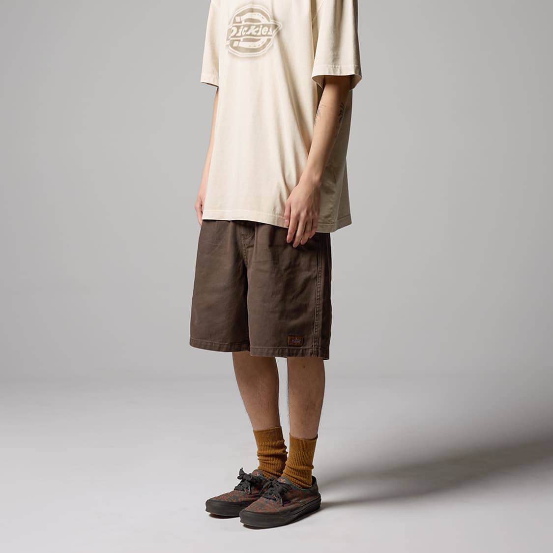 디키즈 가먼트 다이드 원턱 트윌 쇼츠 Brown 상품이미지1