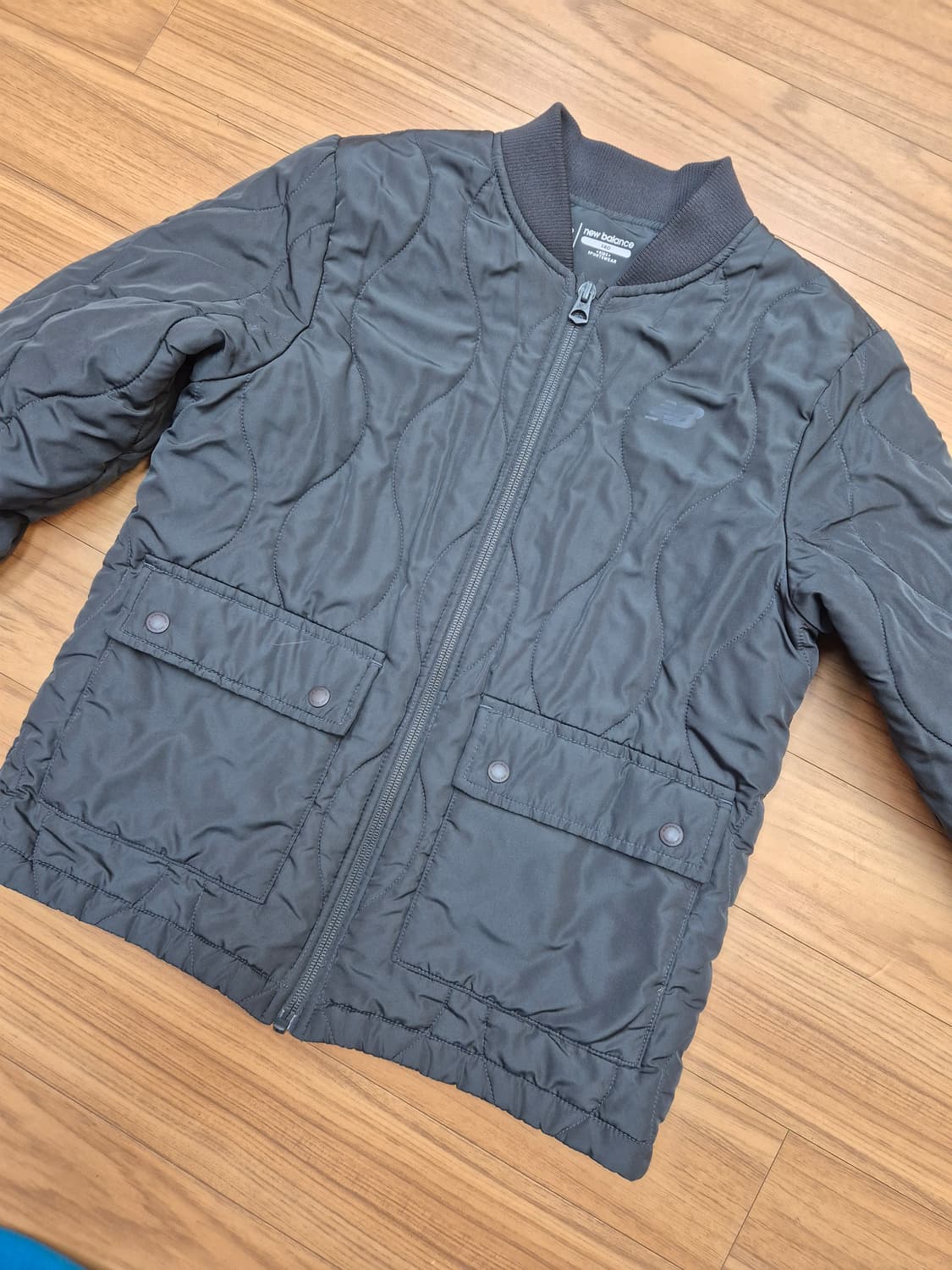 140 사이즈 뉴발란스 키즈 퀼팅 자켓입니다. 100% 폴리에스터 소재로 상품이미지1
