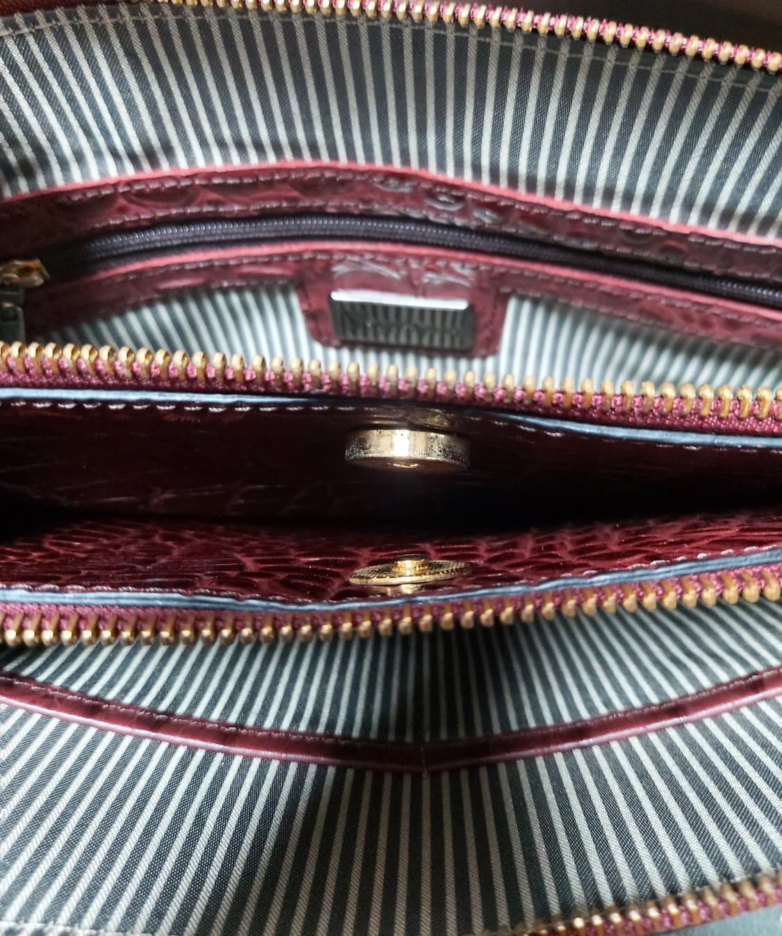 윤순영 악어 패턴 버건디 숄더백

 상품이미지7