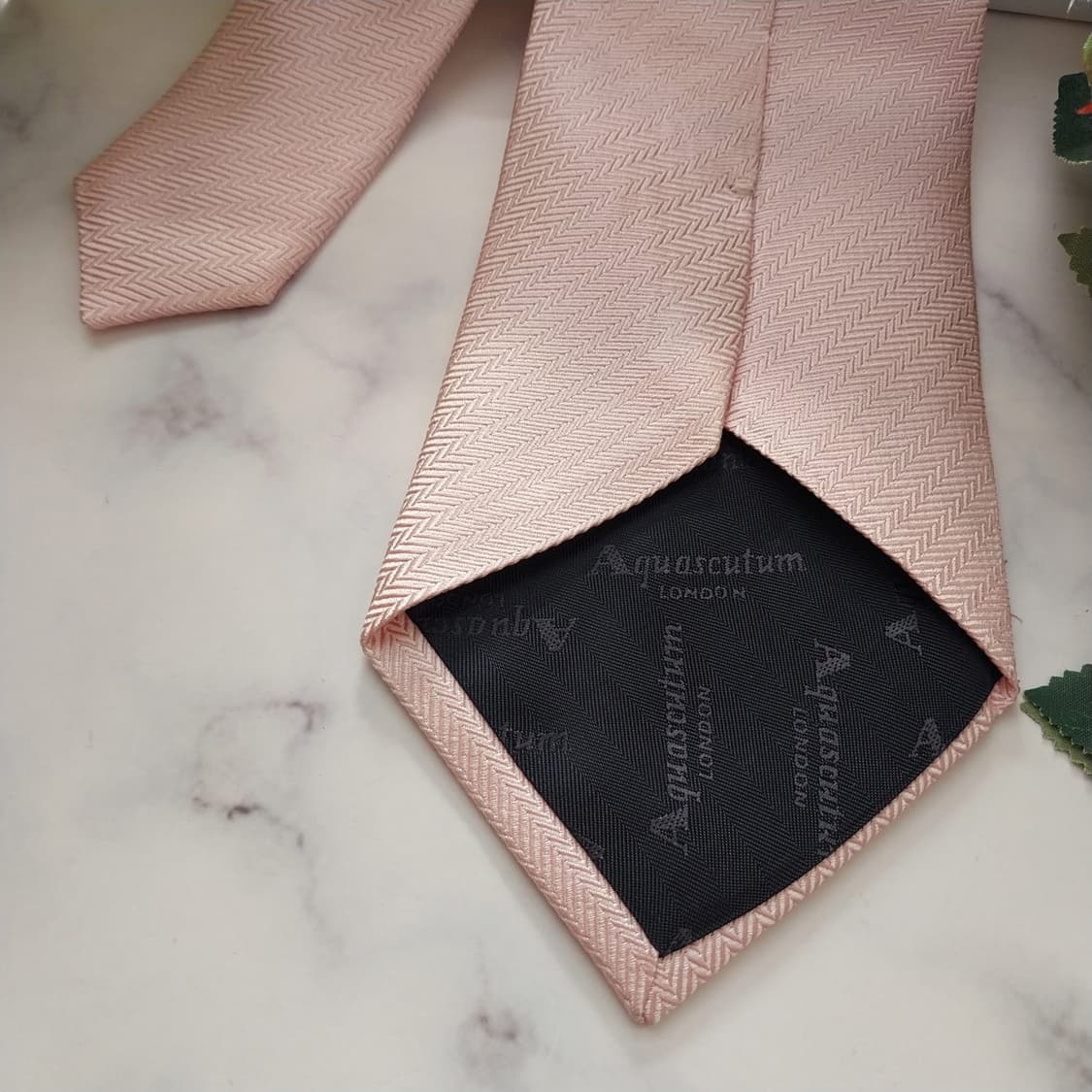아쿠아스큐텀 실크 핑크 헤링본 패턴 넥타이 9.9cm A+등급 K1351 상품이미지7