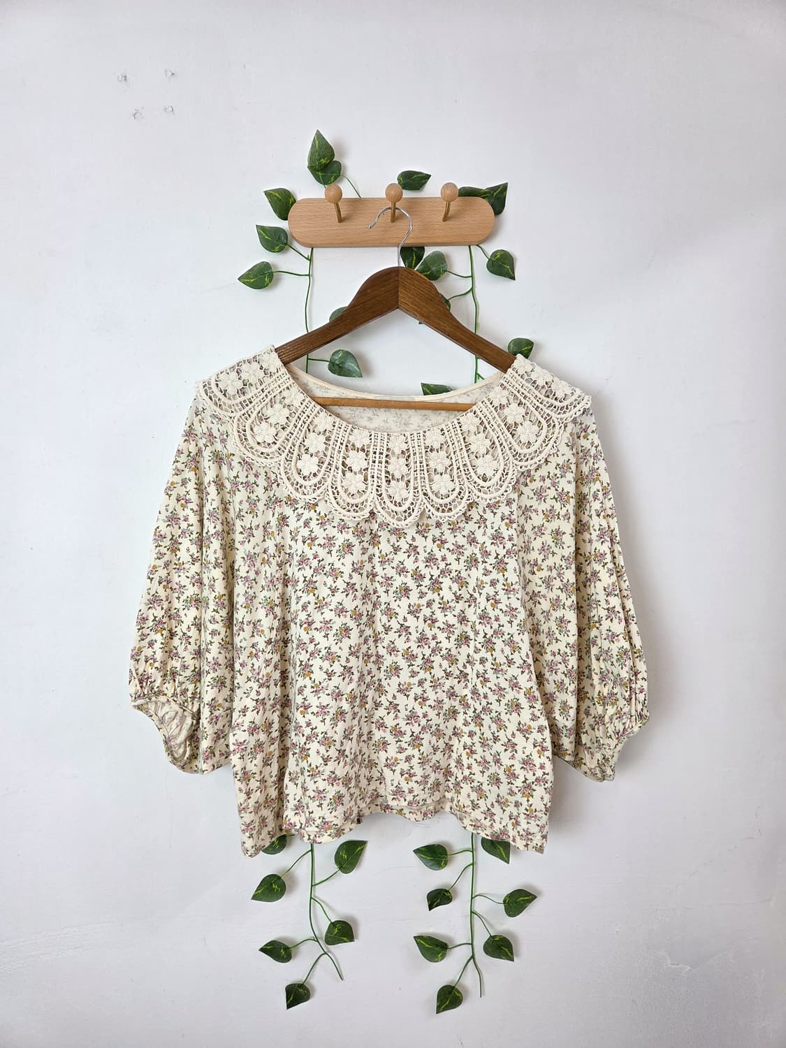 earth music 잔꽃 가오리핏 탑 상품이미지1