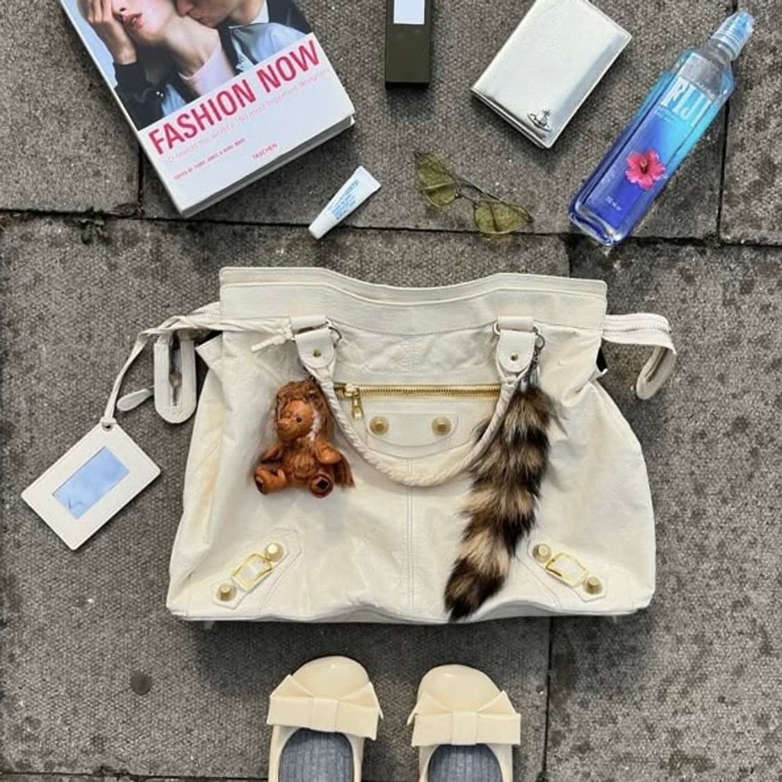 발렌시아가 시티백 자이언트 브리프 판매합니다. 상품이미지1