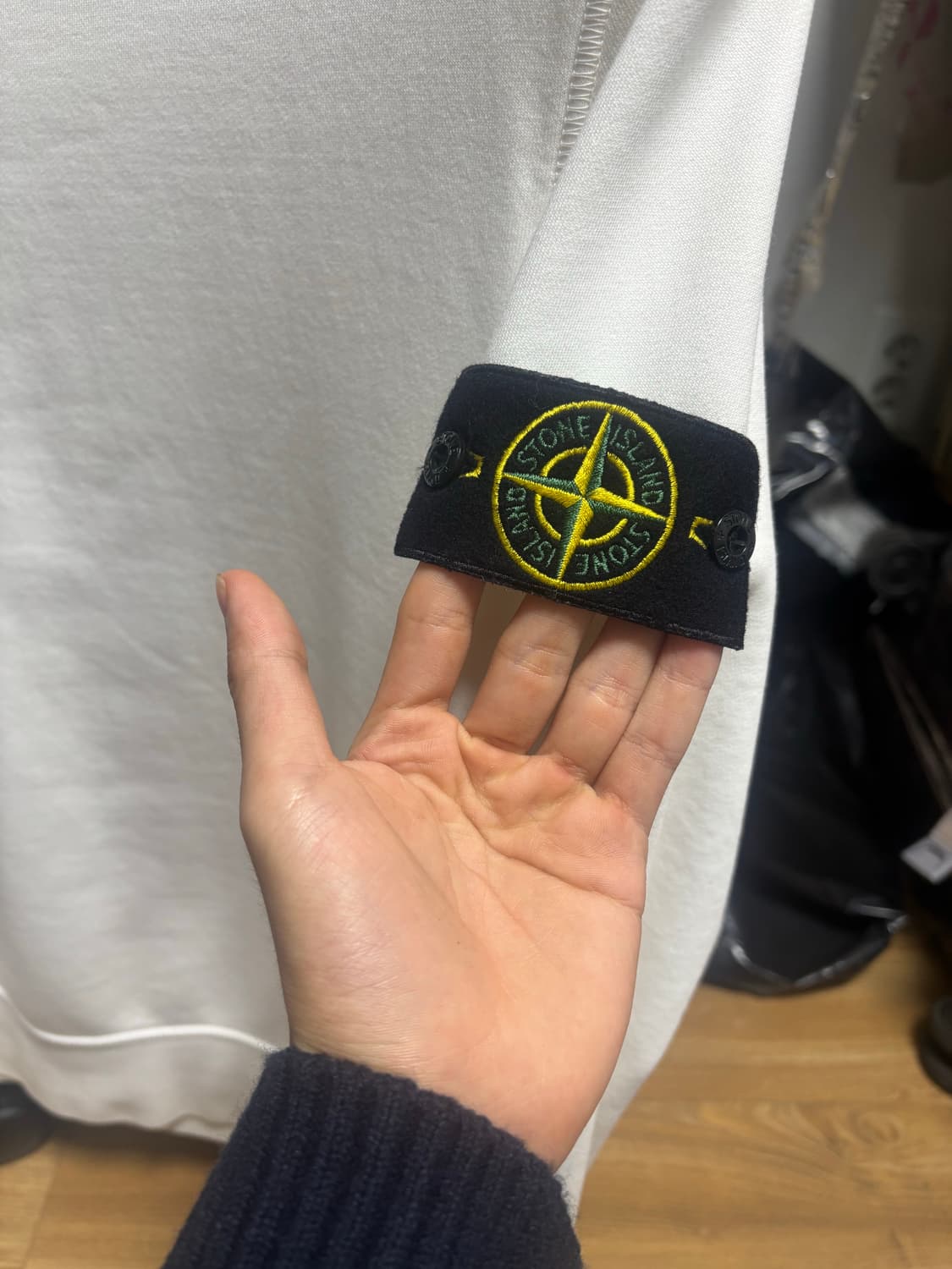 스톤아일랜드 화이트맨투맨 상품이미지2