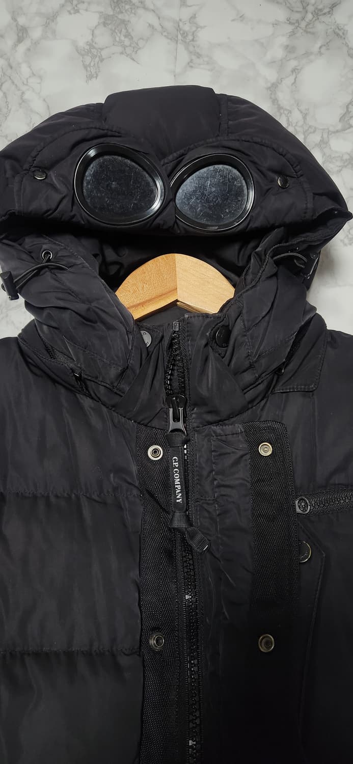 CP 컴퍼니 고글 렌즈 조끼 패딩 베스트 자켓 블랙 상품이미지5