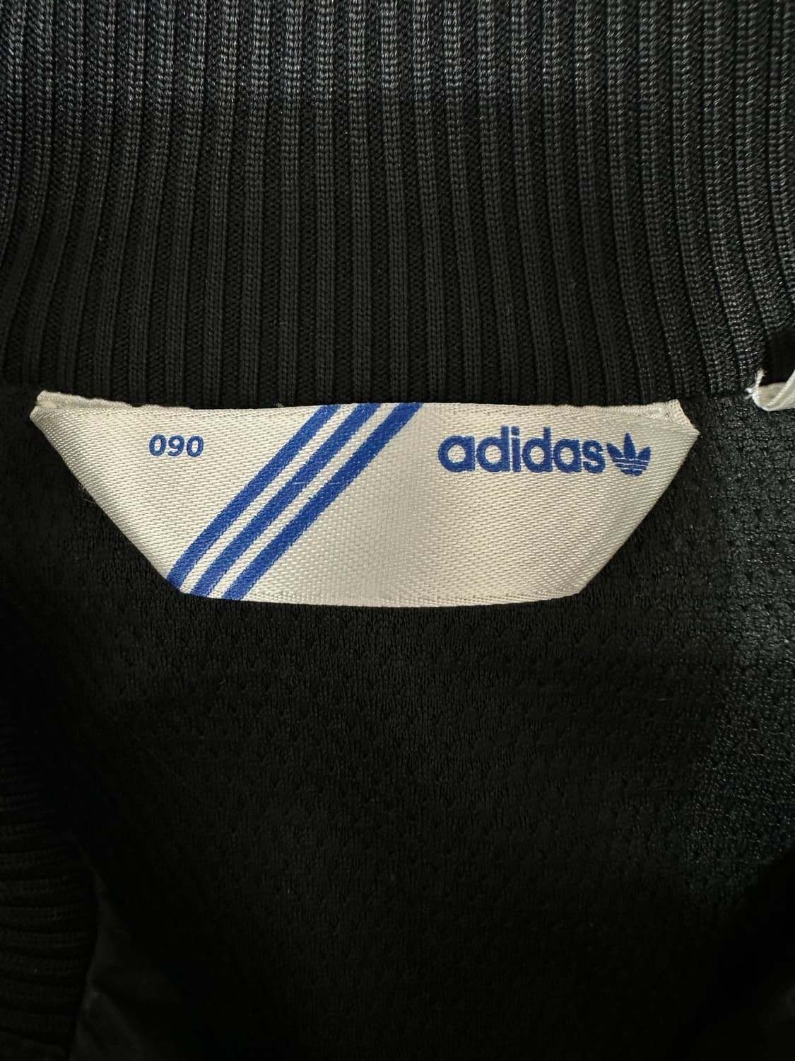 아디다스 블랙 검골 바람막이 상품이미지5