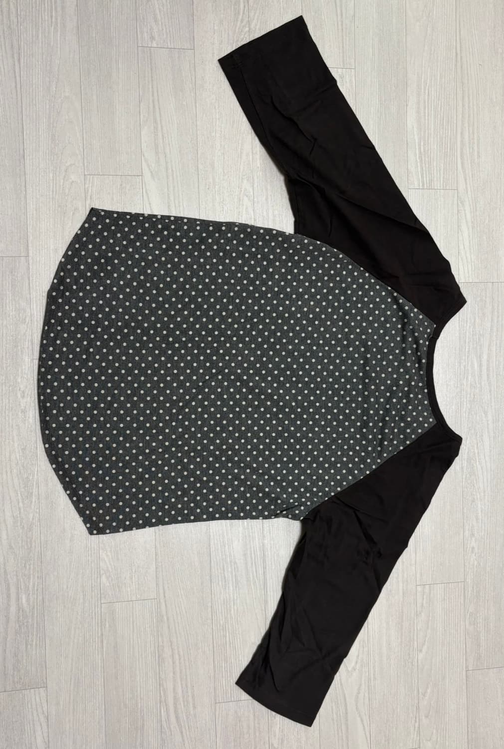 샵페어리 도트 레글런 슬리브탑 차콜 상품이미지6