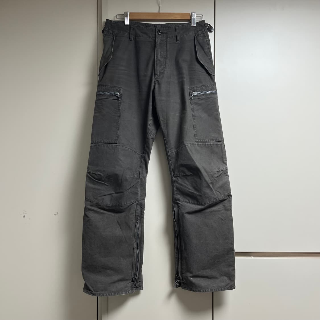 어태치먼트 파라슈트 사이드지퍼팬츠 상품이미지2