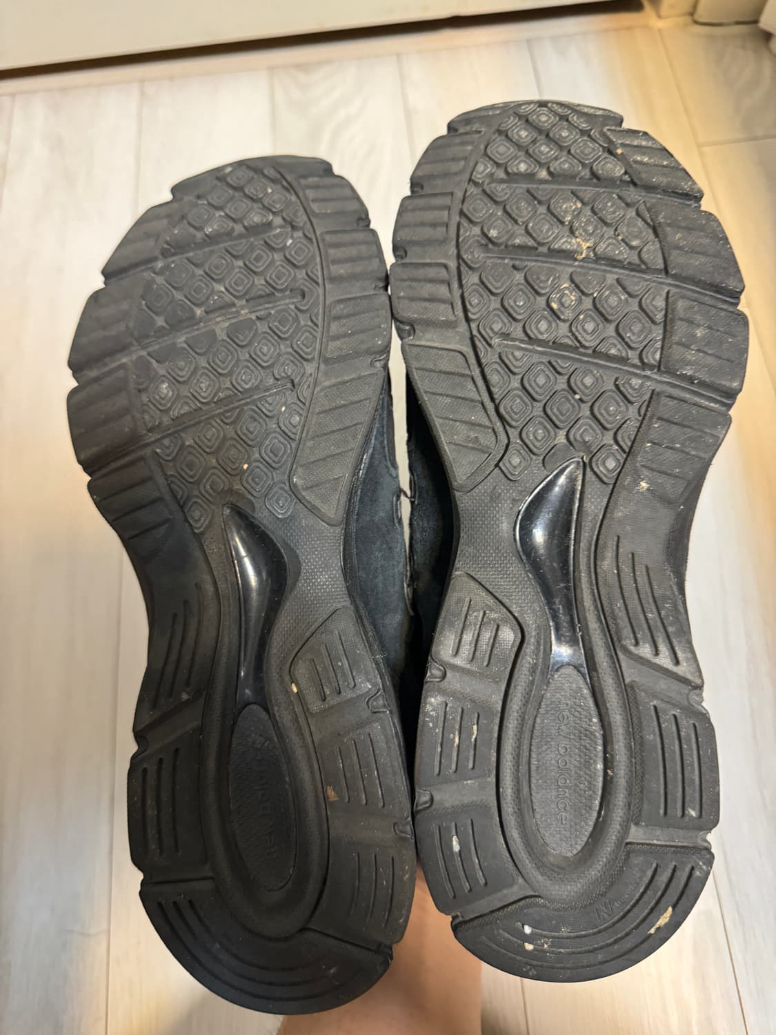 뉴발란스 990 v4 트리플블랙 265 발볼D 상품이미지5