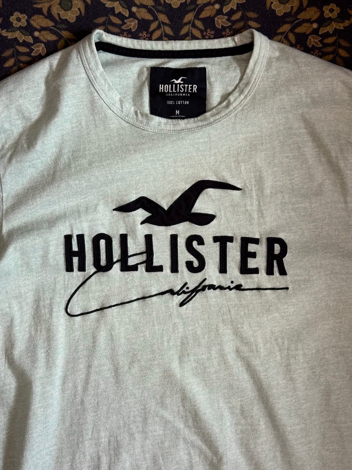 홀리스터 벨벳 빅로고 슬림핏 티셔츠 상품이미지2