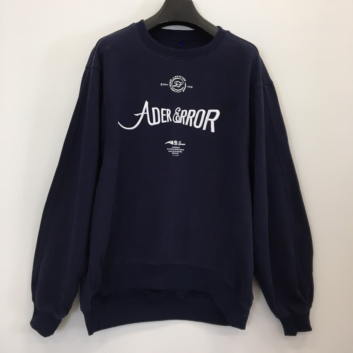 아더에러 베리프 맨투맨 A2 네이비  상품이미지1