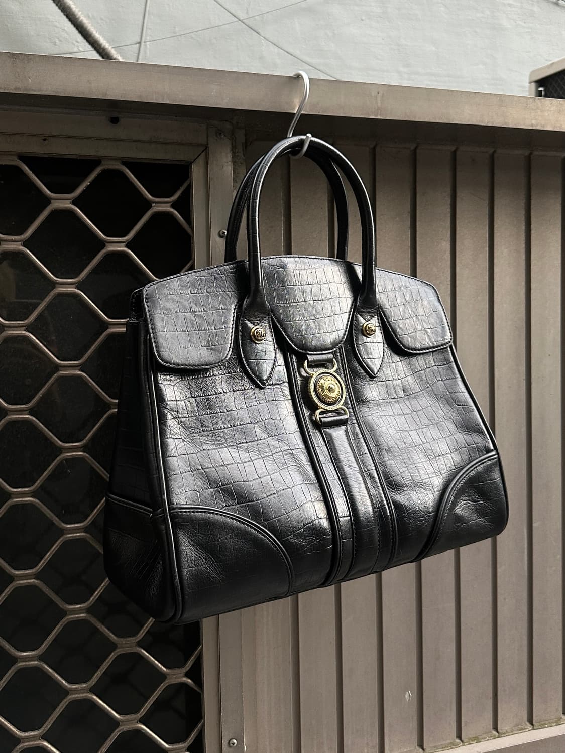 Teresia crocodile embossed leather bag 상품이미지3