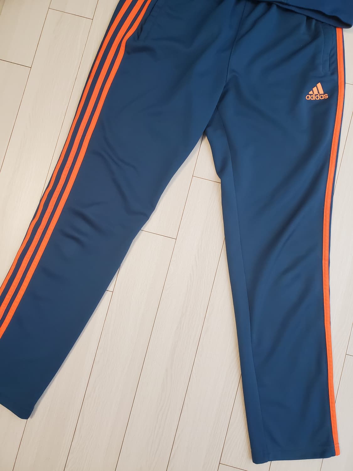 아디다스 마샬아츠 트레이닝복 세트 사이즈105(xl)

사진상 바지 로고 상품이미지8