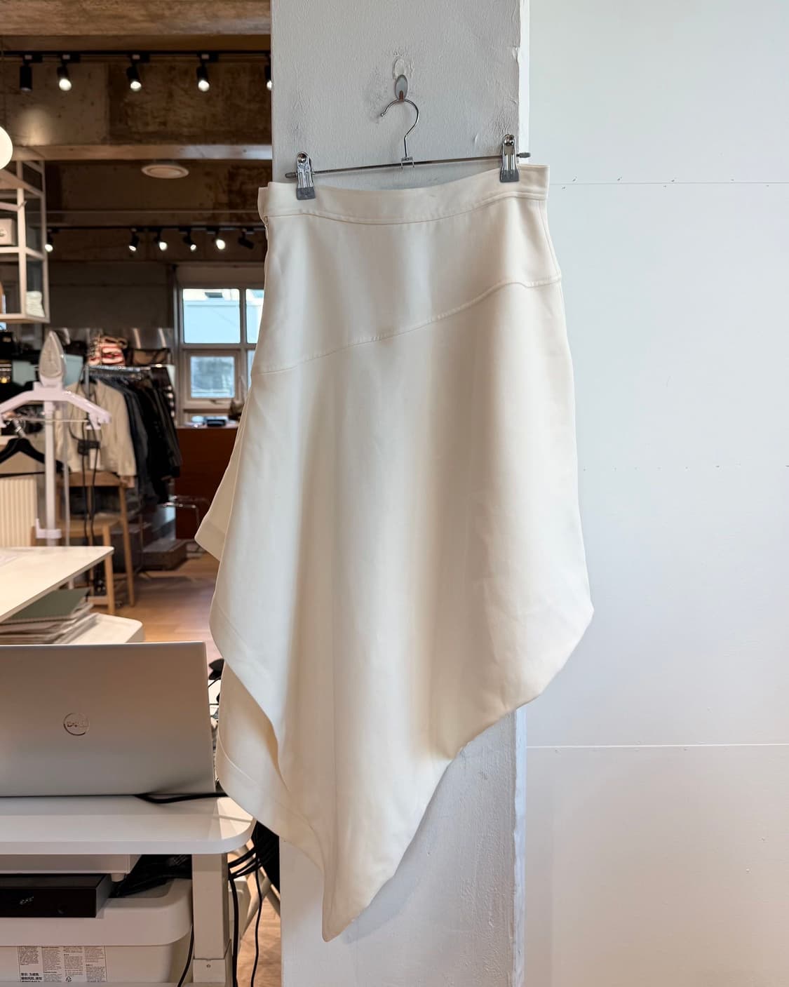 jw앤더슨 아이보리 레이어드 행커치프 미디스커트 상품이미지5
