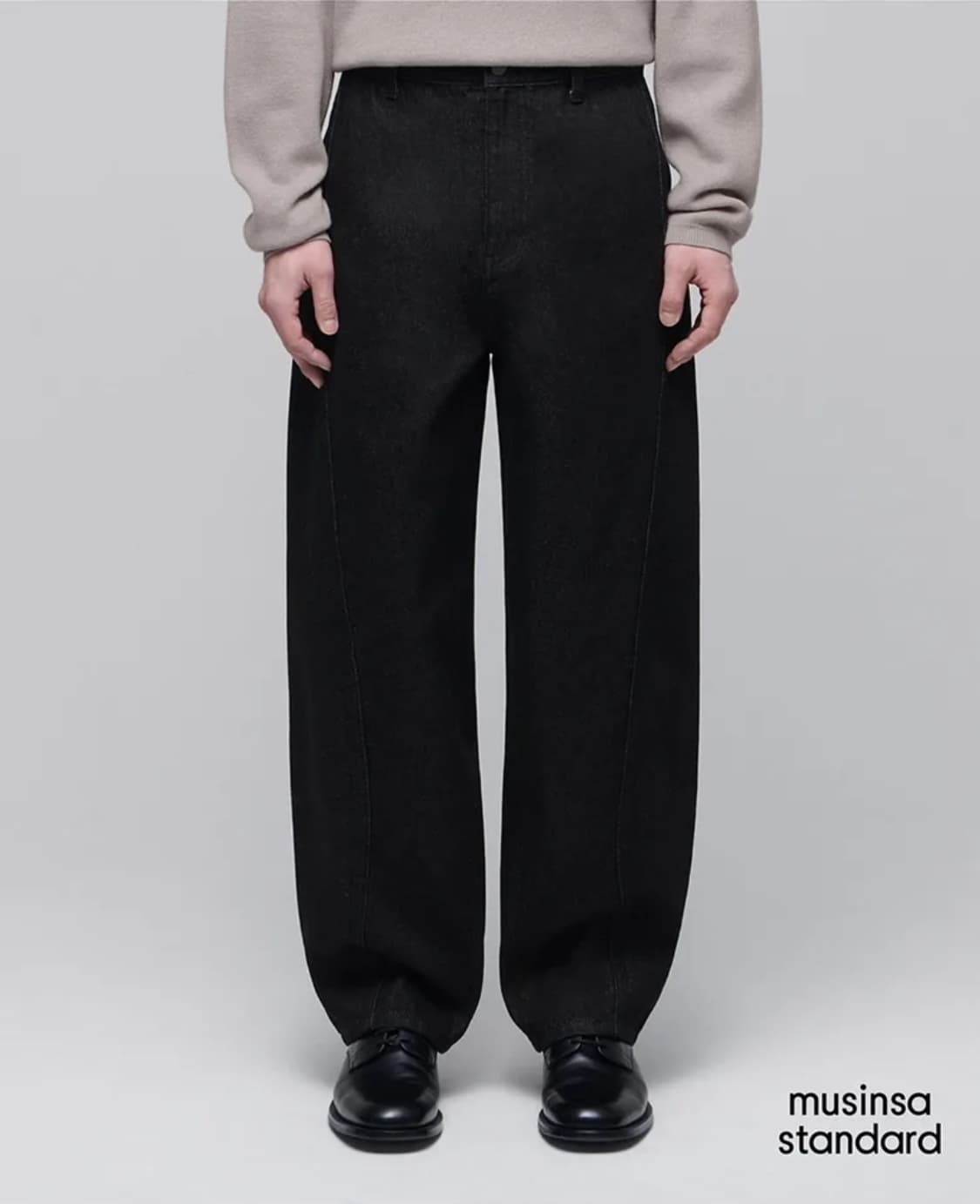 (26)무신사 트위스트 세미 벌룬 데님 팬츠 로우블랙 상품이미지1