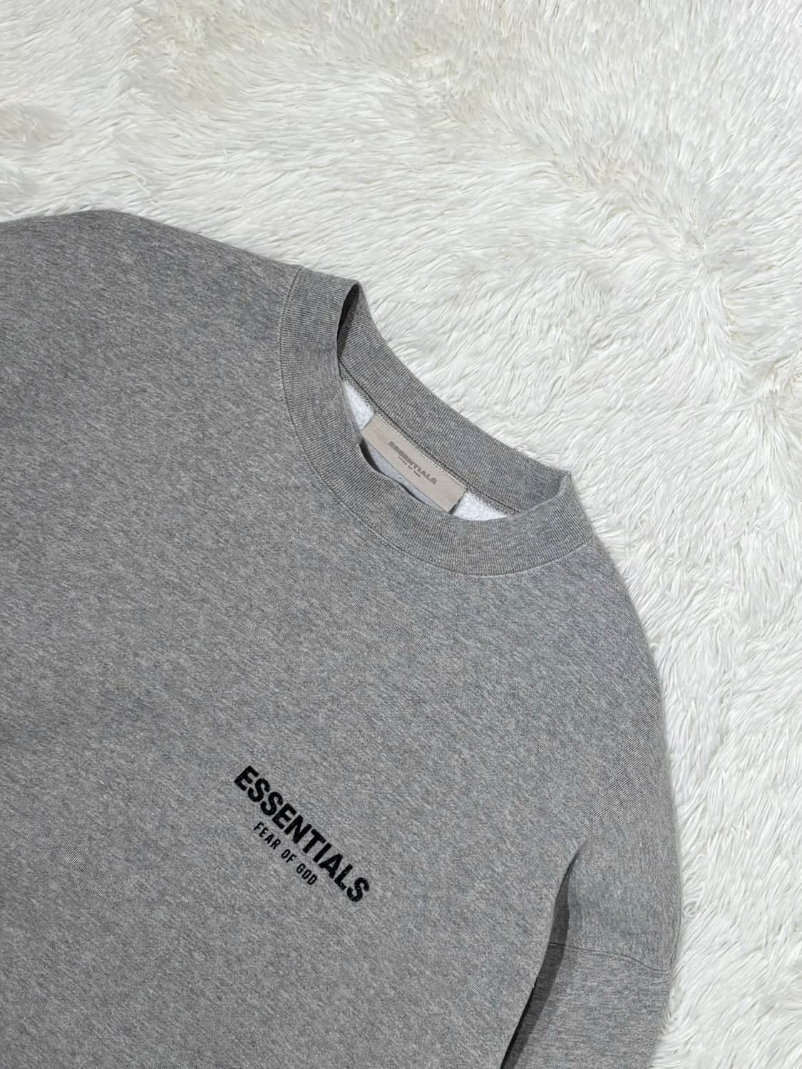 에센셜 빅로고 그레이 맨투맨 상품이미지4