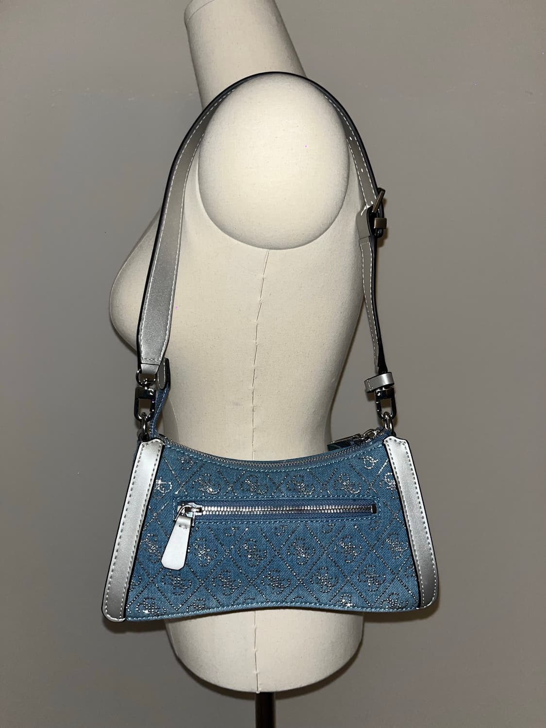 Guess Cubic Shoulder Bag 상품이미지3