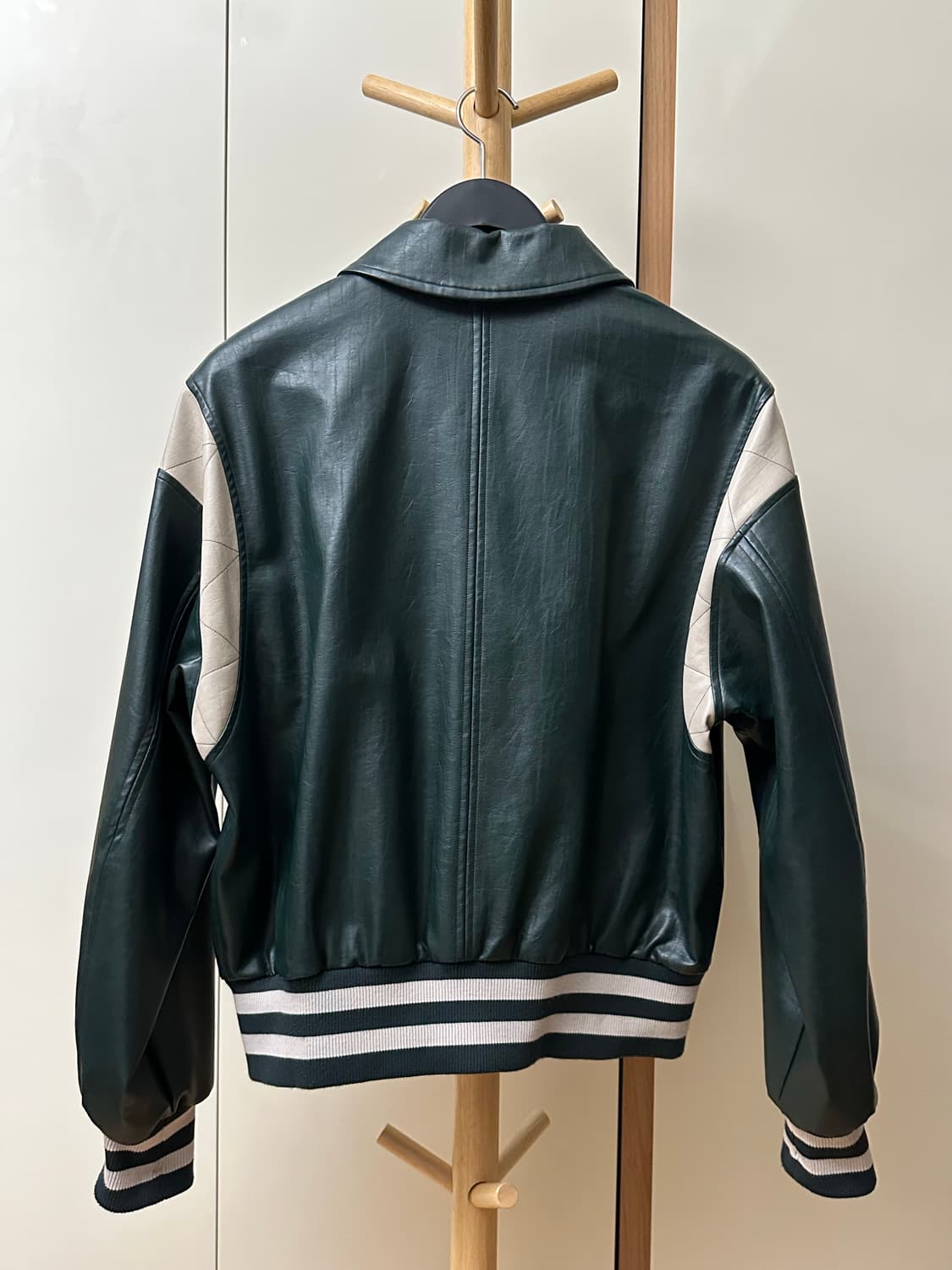 [M] 벌스데이수트 에코 레더 스타디움 자켓 (그린) 상품이미지3
