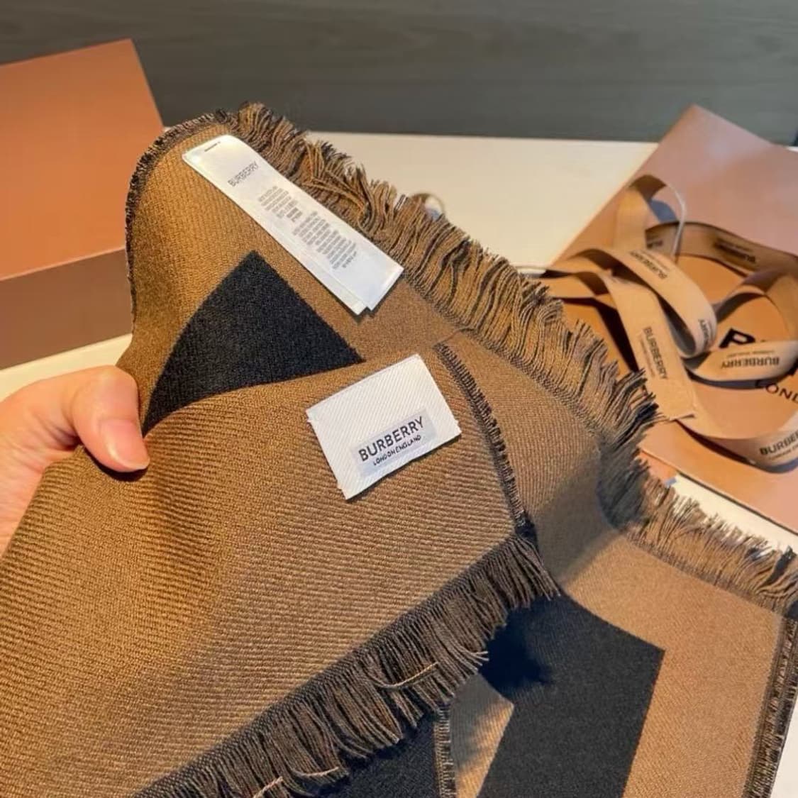 버버리숙녀 리버서블 스카프
 상품이미지3