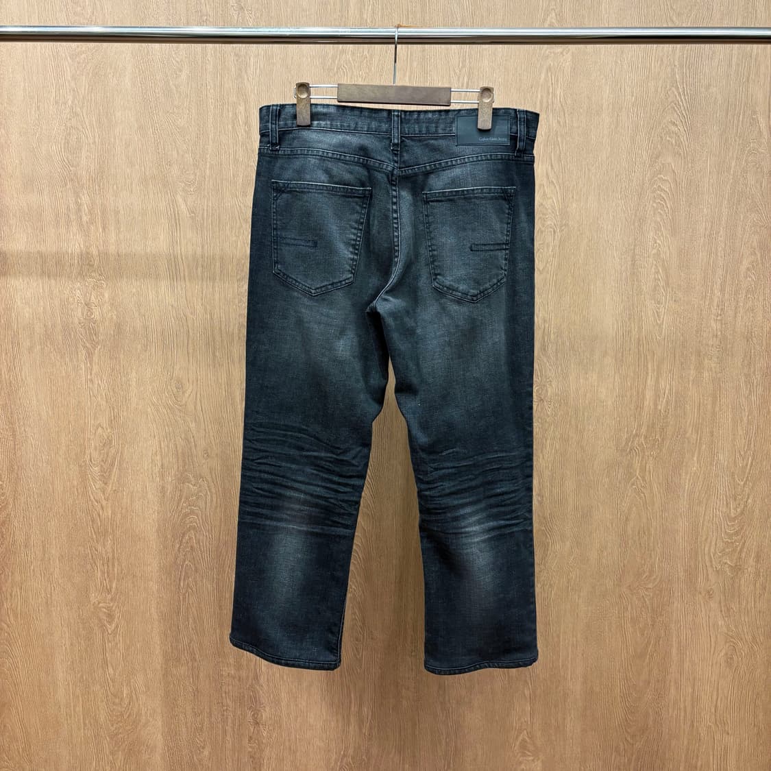 캘빈클라인 워싱 데님 팬츠 워치 포켓 밴딩 로고 디테일 스트레이트핏 흑청 상품이미지3