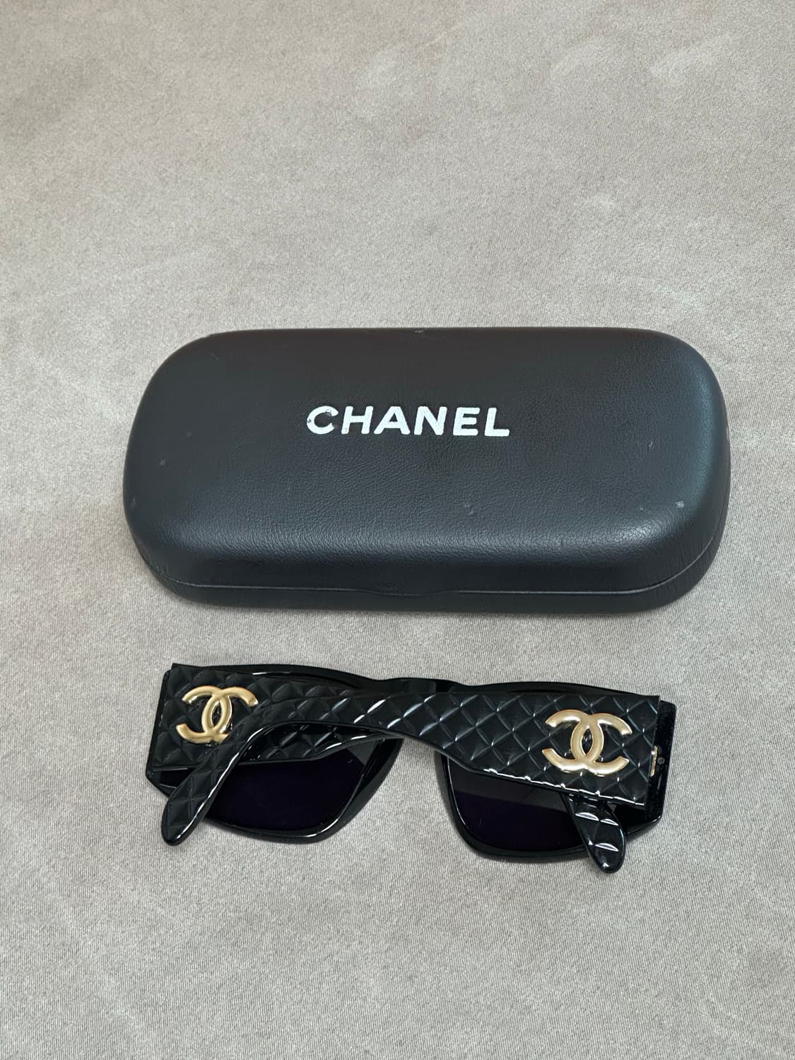 🕶️ 샤넬 퀼팅 CC 로고 블랙 선글라스  상품이미지1
