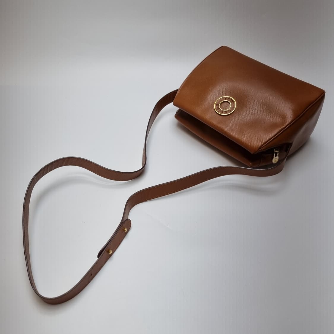 셀린느 CELINE 카멜 레더 메탈로고 숄더백 (최상급) 상품이미지5