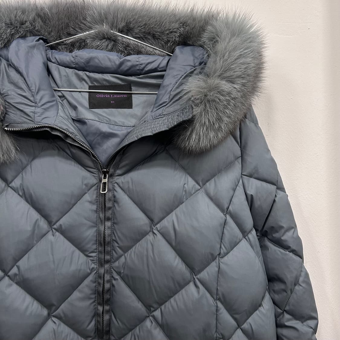 올리비아 로렌 여우모피 덕다운 퀼티드 롱패딩 상품이미지1
