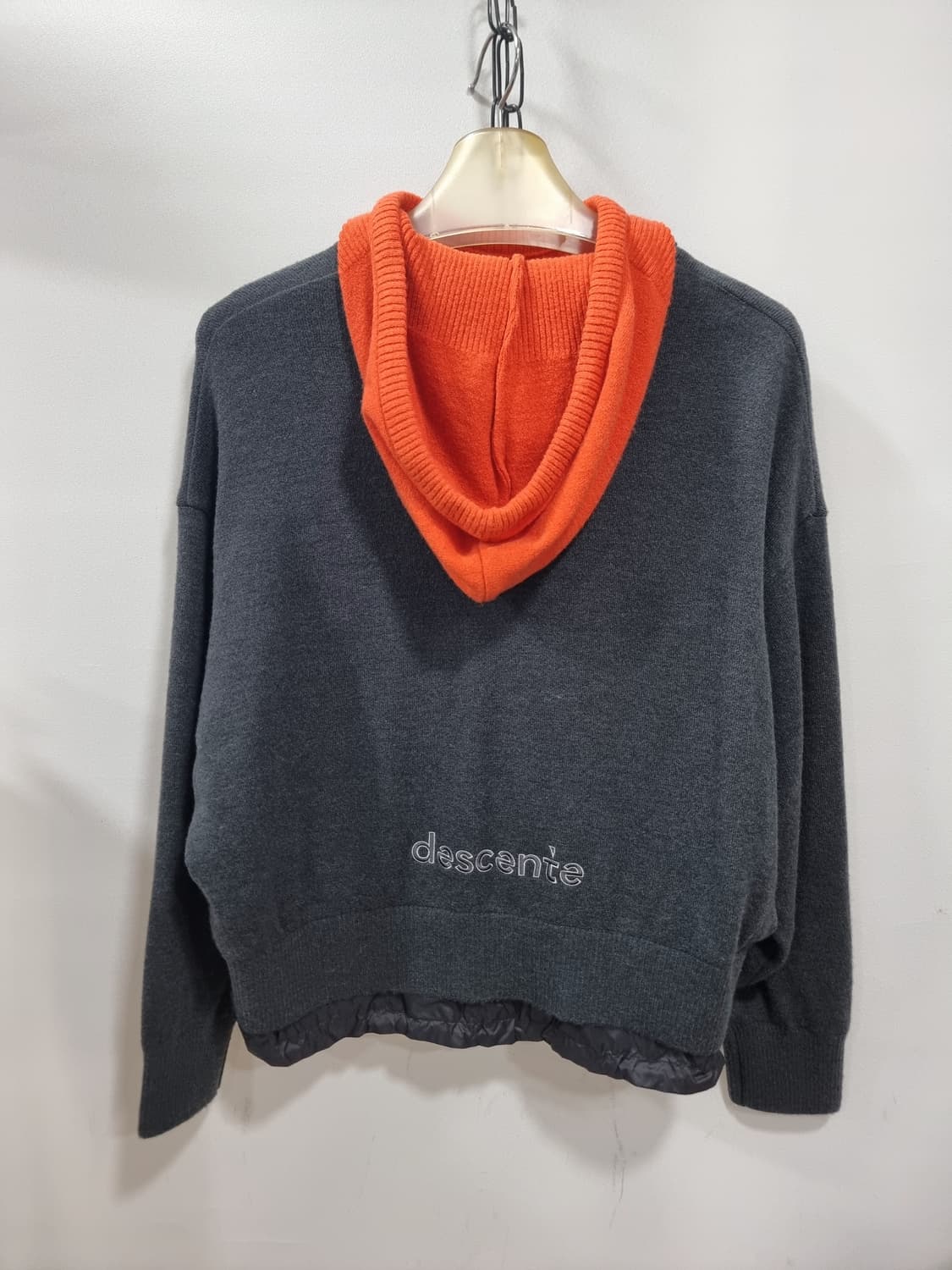 데쌍트 골프 여성소재 믹스 크롭 후드 스웨터 (C940 상품이미지3