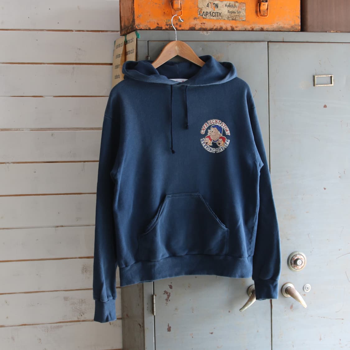 (착용컷) CAPELIGHT 프린팅 후드 티셔츠 (남성용 100) 상품이미지2