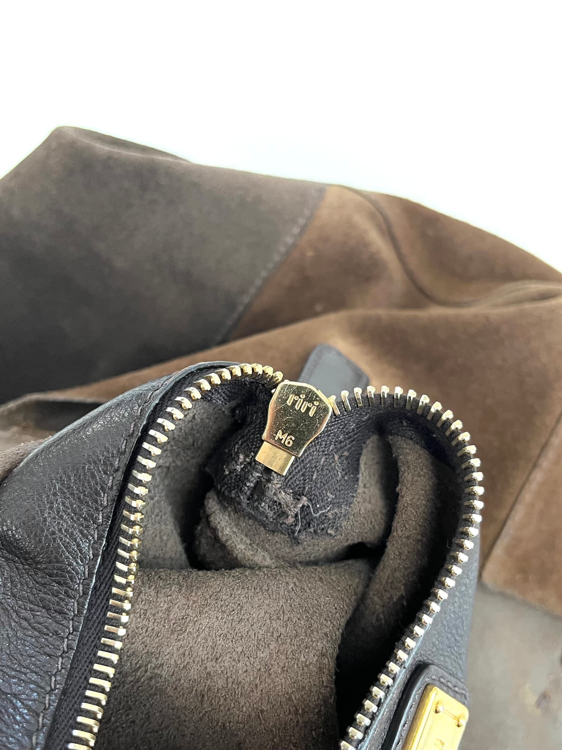 미우미우 스무스 스웨이드 투톤 숄더백 상품이미지7