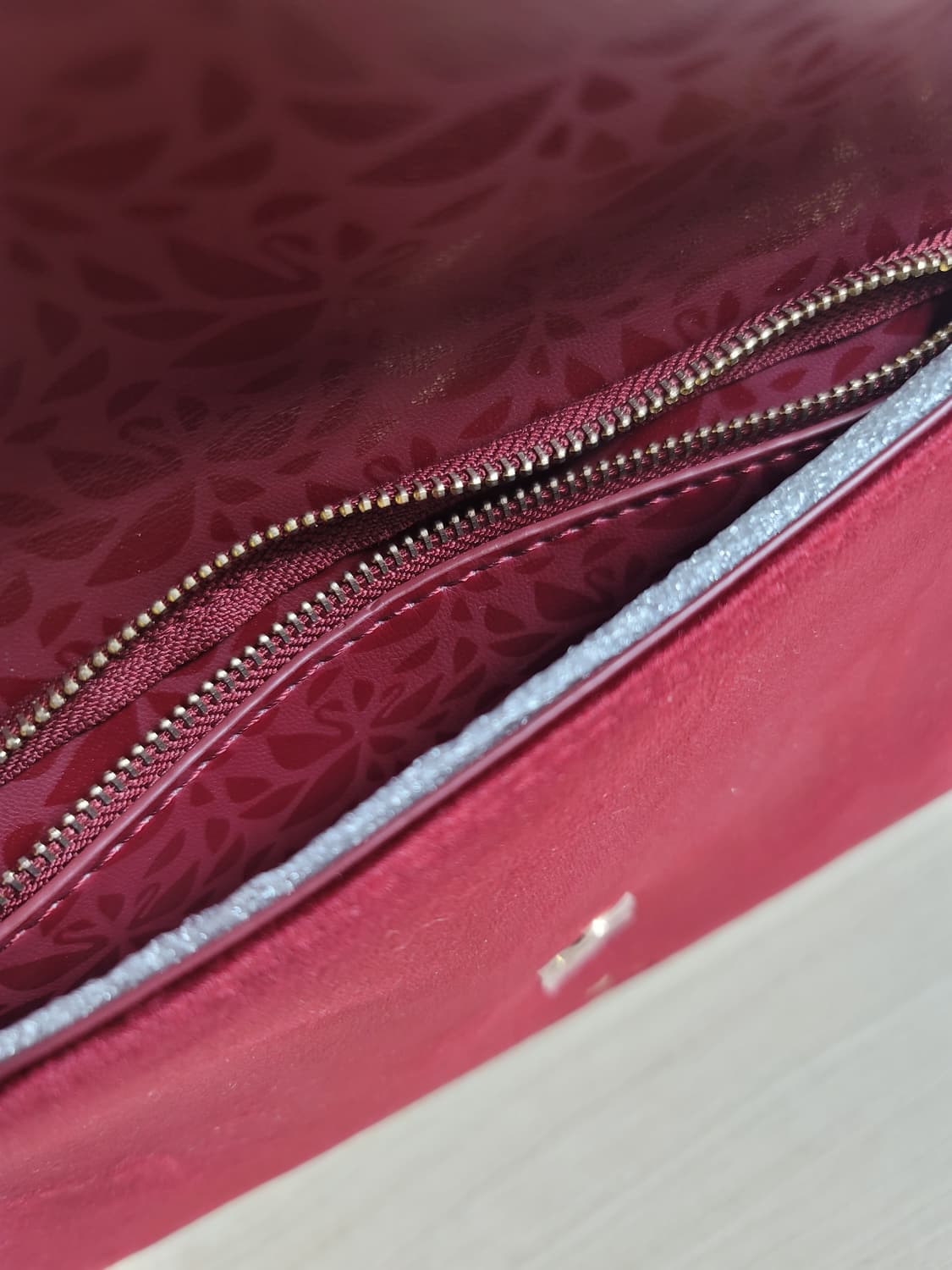 스와로브스키 버건디 빅큐빅 벨벳 미니 파우치 새제품
 상품이미지3