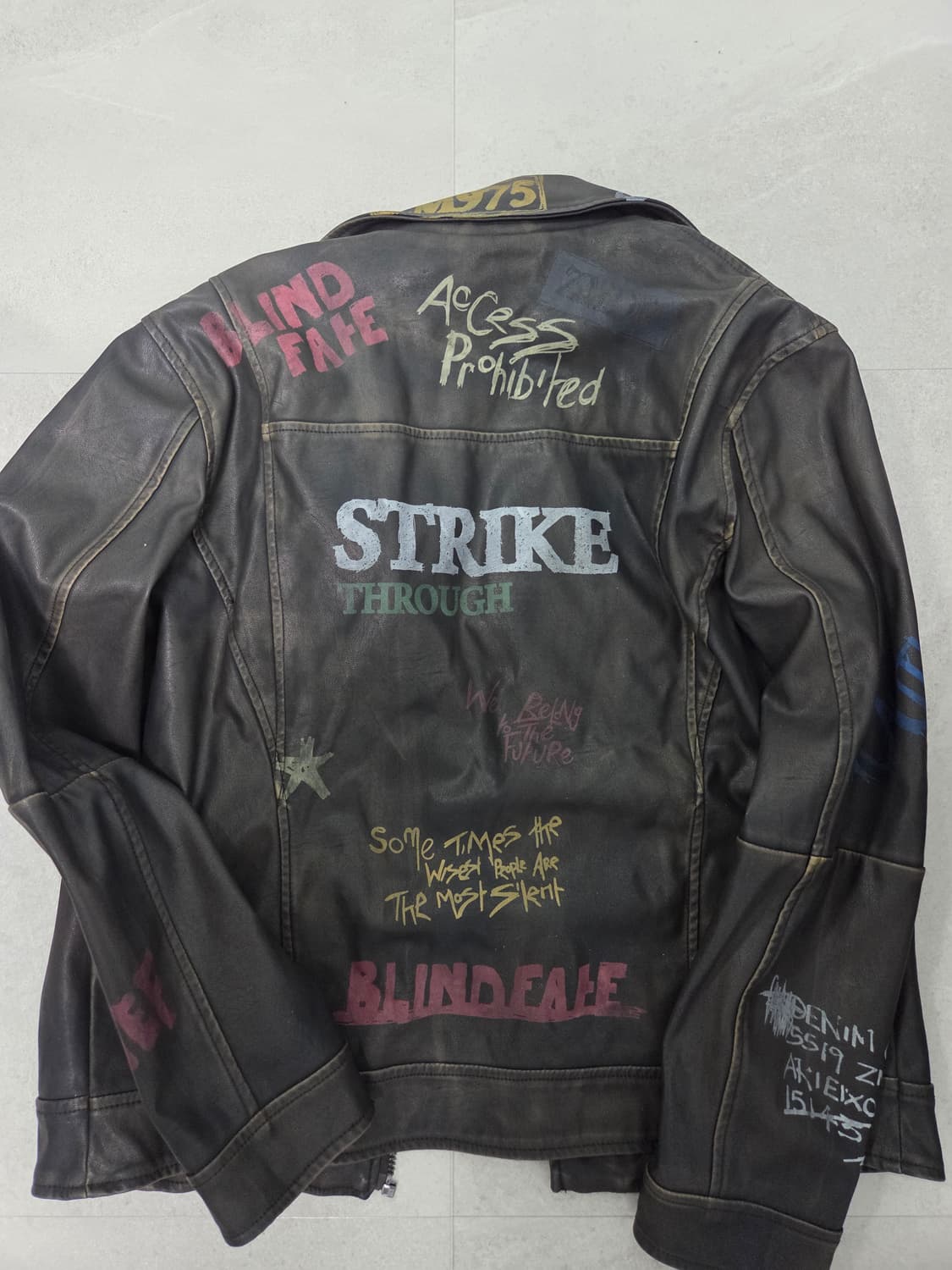 자라 그래피티 빈티지 레더 라이더 자켓 상품이미지4