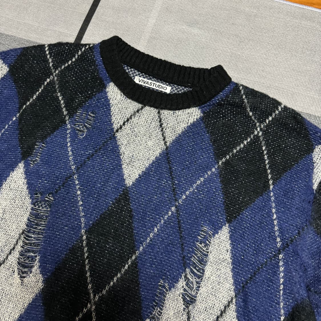 105) 비바스튜디오 아가일 데미지 니트 상품이미지3