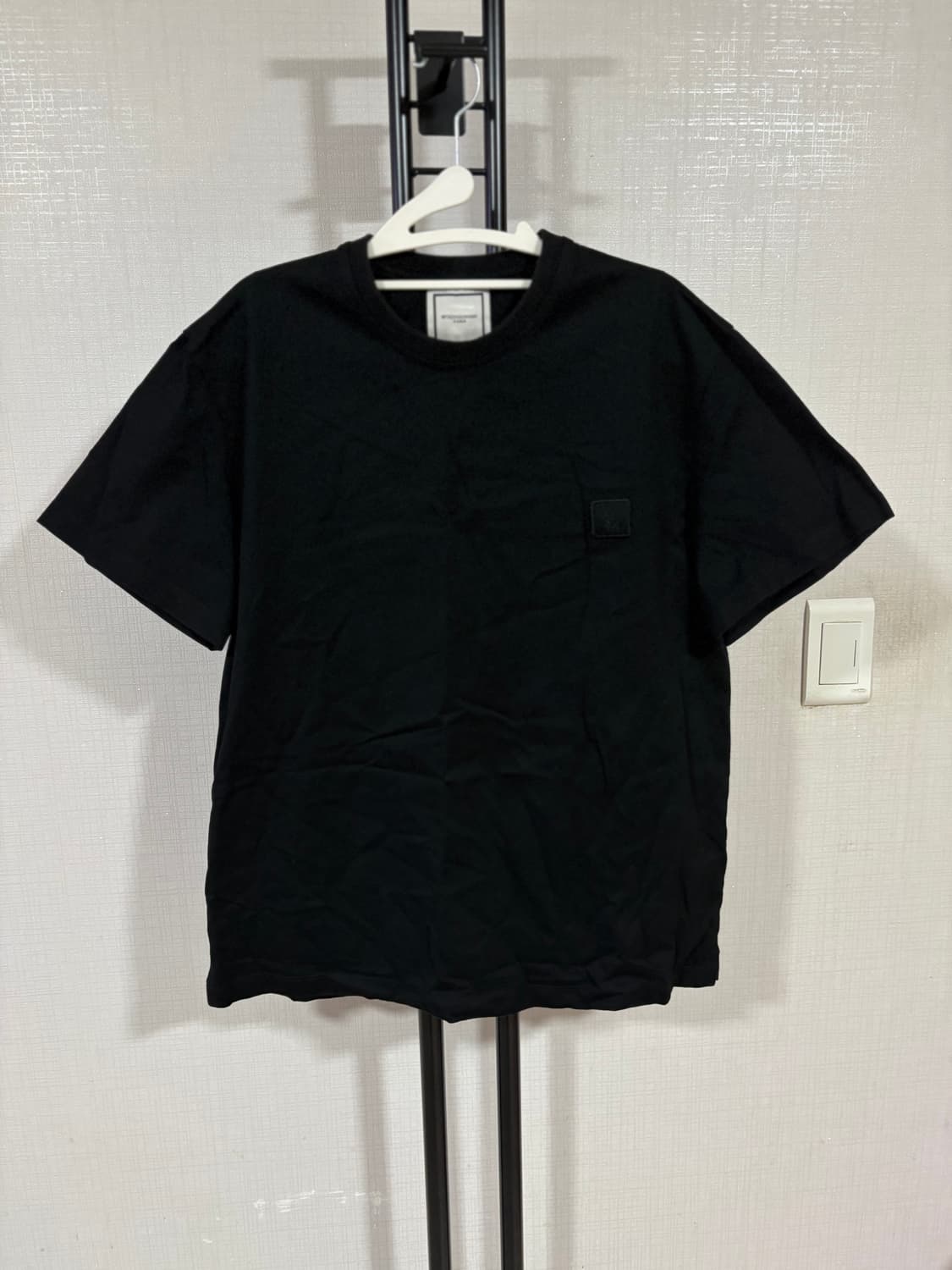 우영미 3d 플라워 백로고 반팔 블랙 상품이미지2