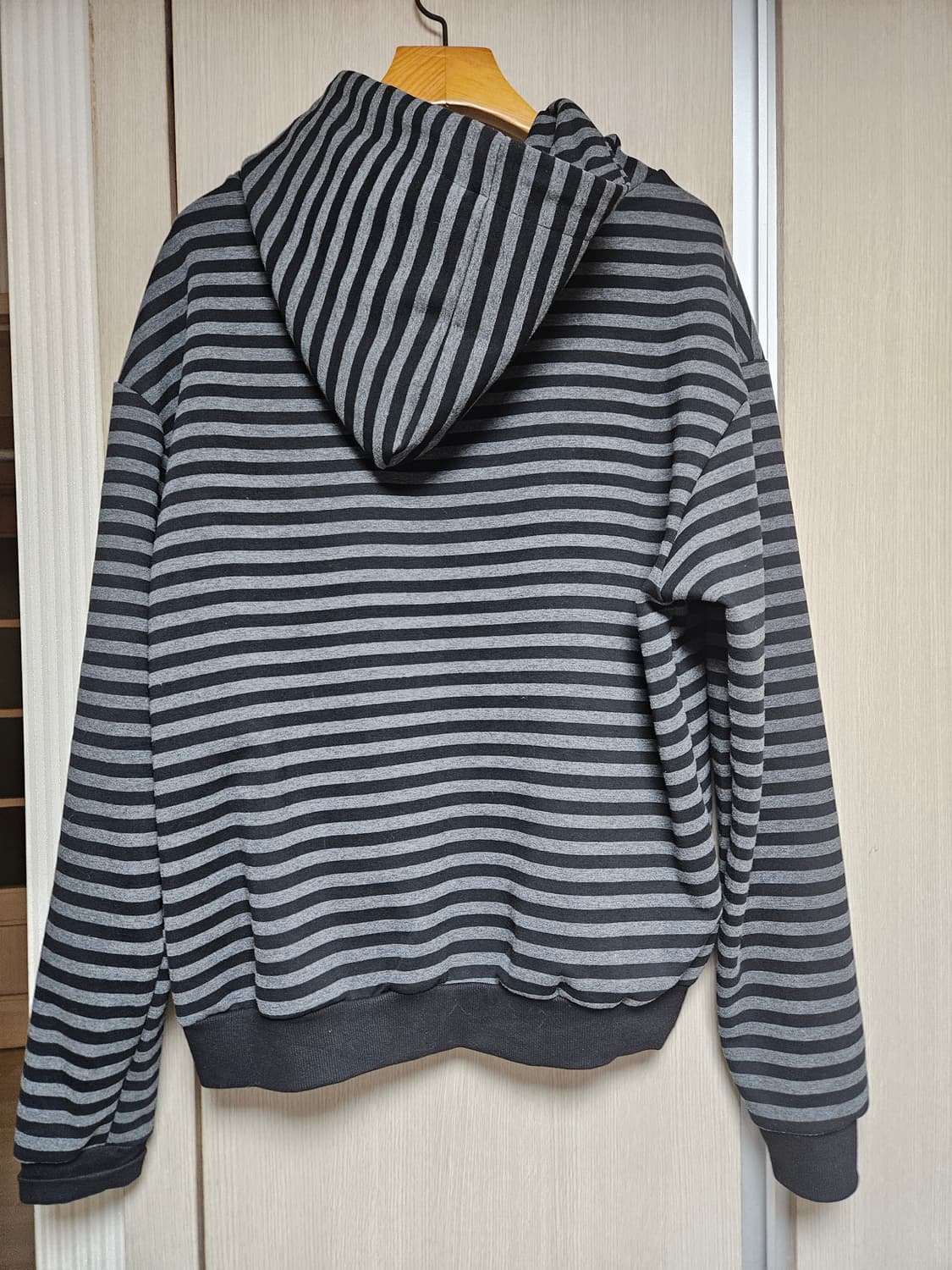 썸플레이스맨 자수 투웨이 배색 스트라이프 후드집업 상품이미지3